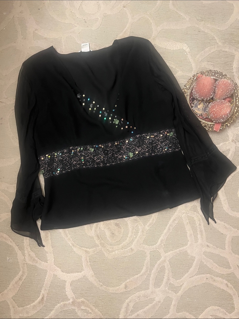 NWOT🌷MALCOLM & CO🌷Black silk polyester v-neck sequin trim long sleeve blouse